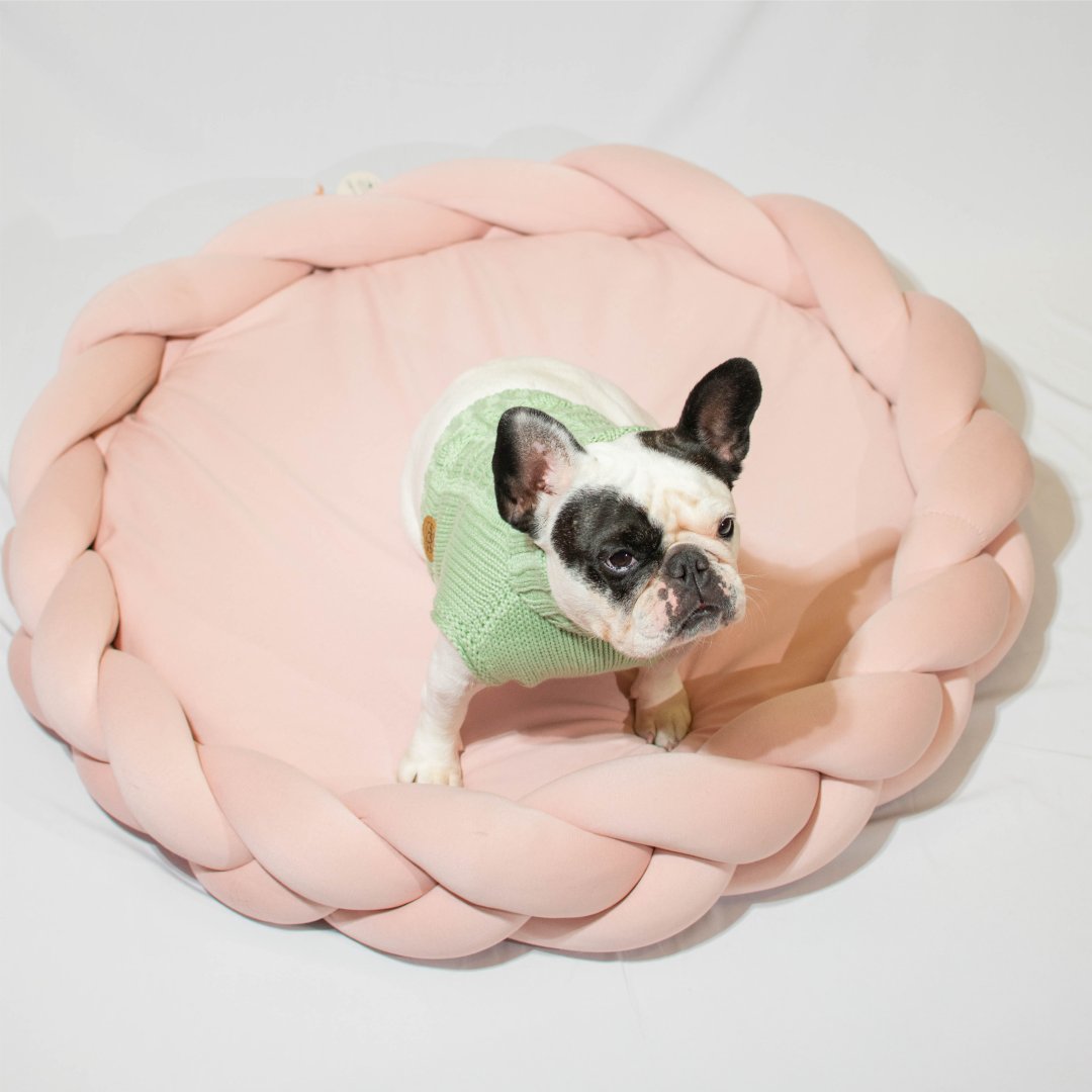 Cama trenzada para mascotas - color Rosado 80cm